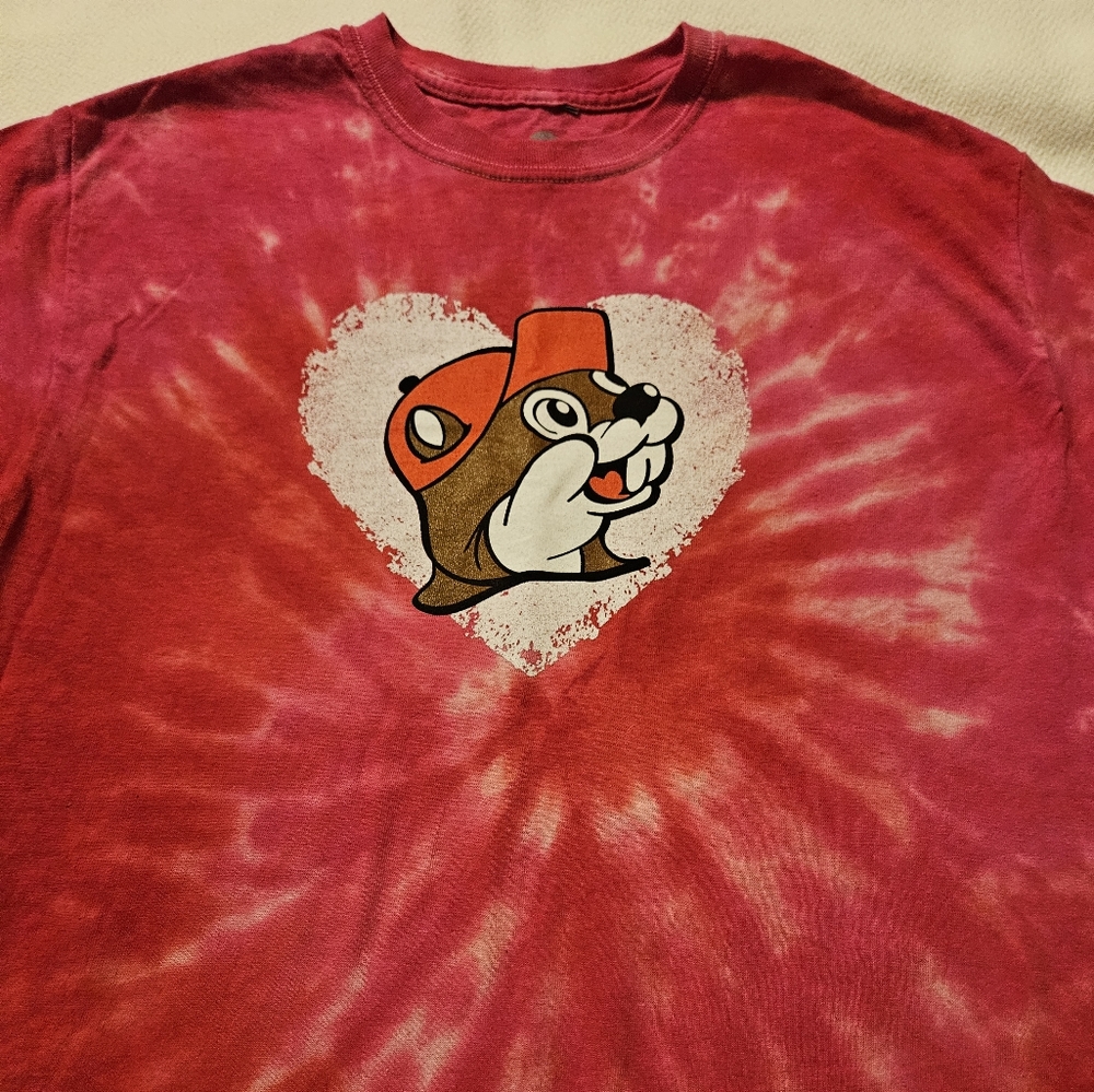 Buccees Valentine Tshirt, sz med